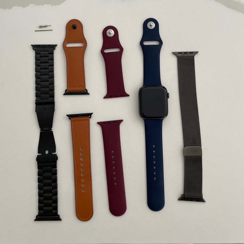 Apple Watch & Bands Bundle Black Series 4 44mm